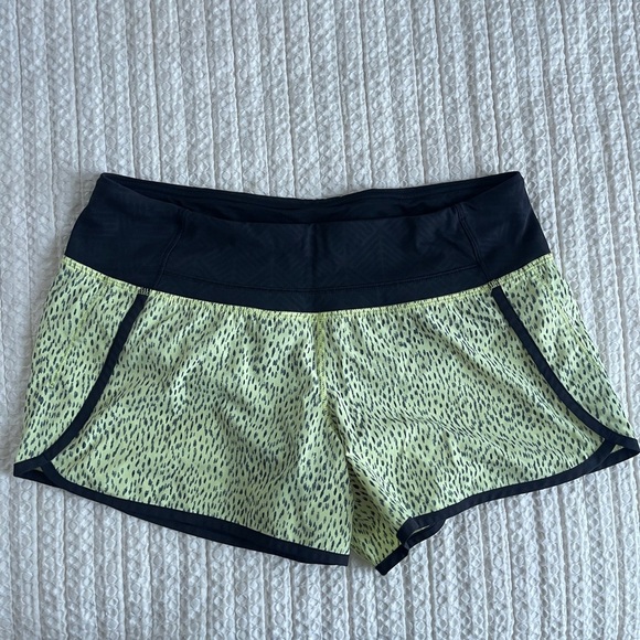 Lululemon Women Run Times Short 4" Dottie Dash Clarity Yellow Black Polka Dot 6 - Picture 5 of 9